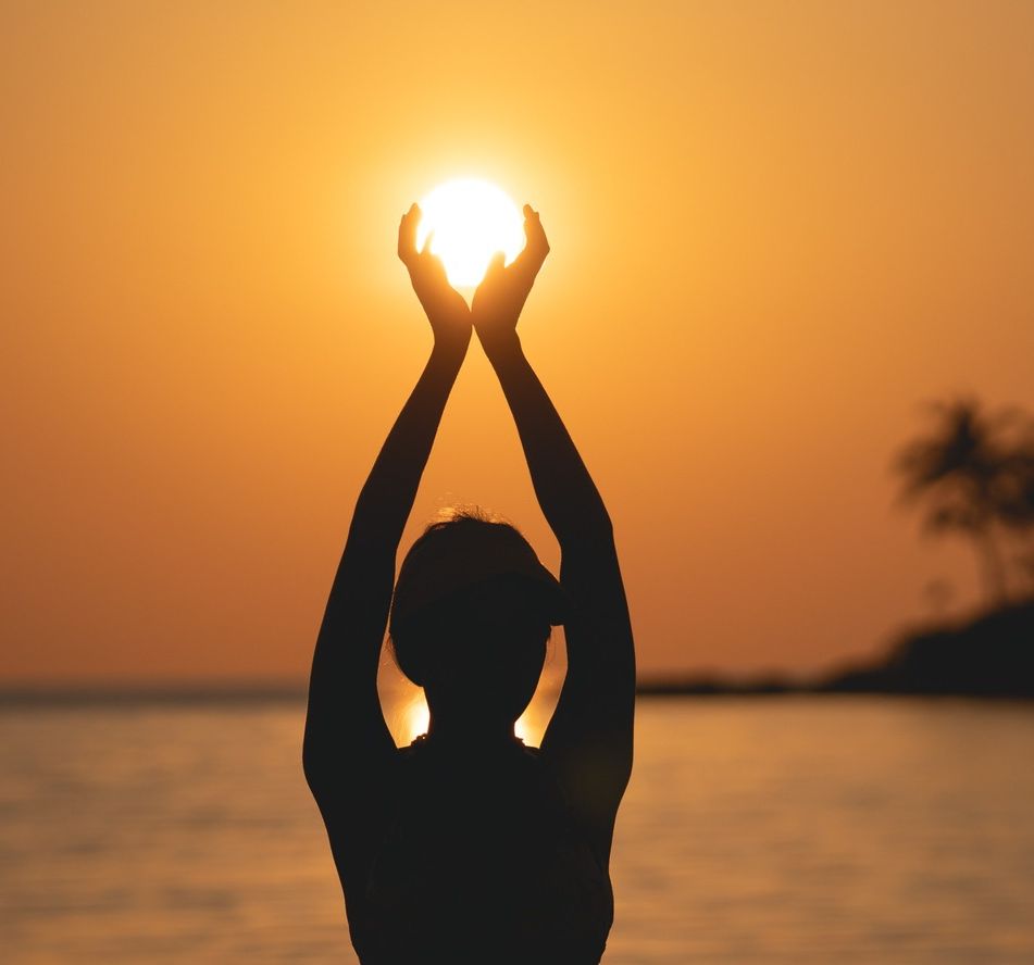 sombra mujer recogiendo sol