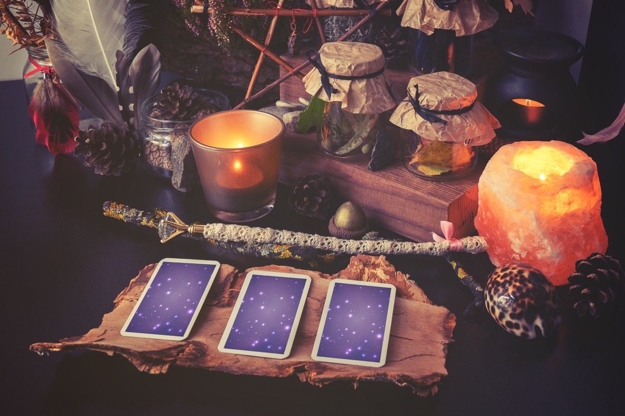 cartas de tarot y velas